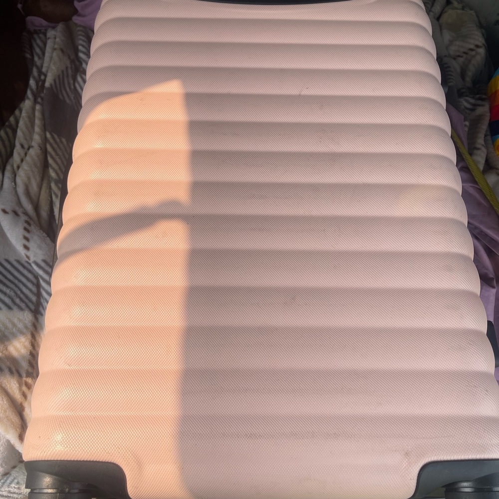 Pink Hardshell Suitcase - Picture 6 of 9